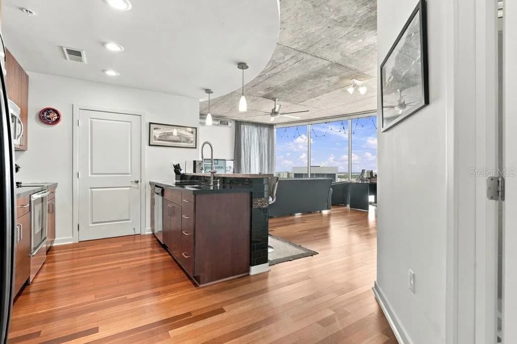 Photo 5 of 155 COURT Avenue #1816