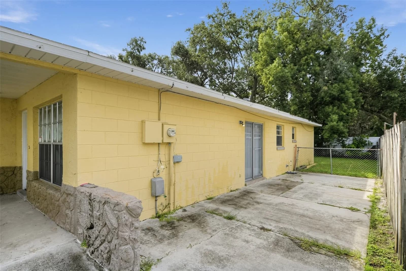 Photo 3 of 1516 KELBY Road
