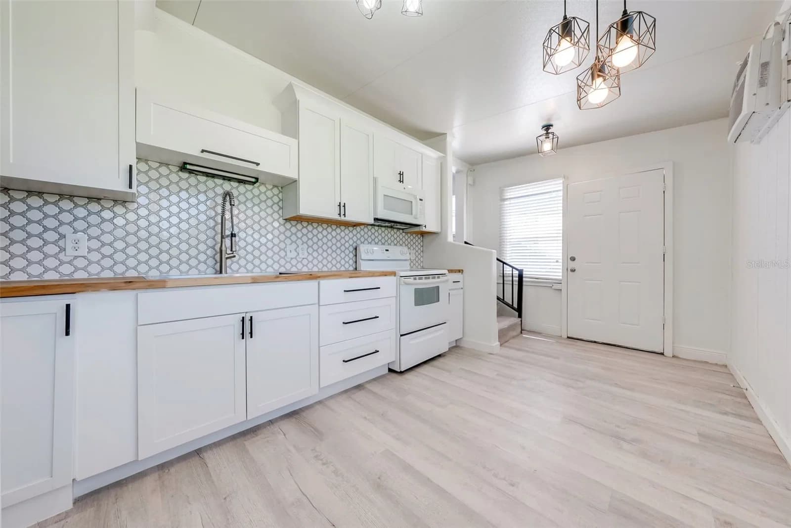 Photo 4 of 1379 MAINSAIL Lane